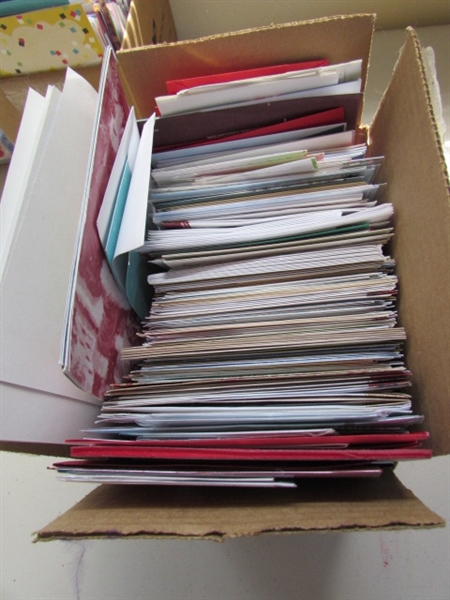 LARGE COLLECTION OF GREETING CARDS