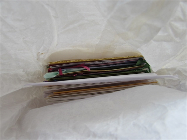 LARGE COLLECTION OF GREETING CARDS