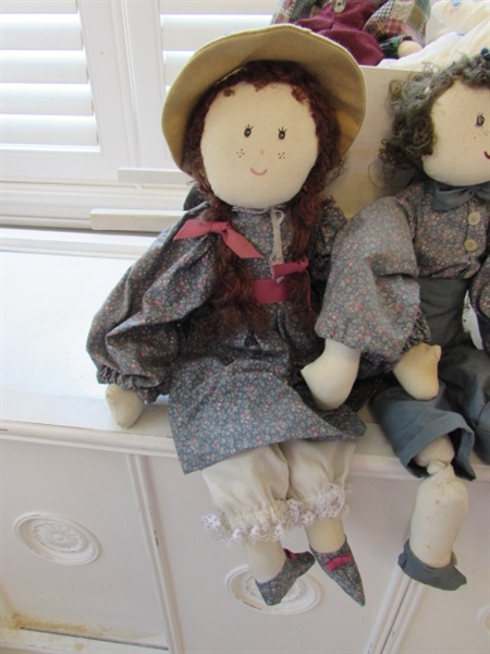 WHITE WAGON AND VINTAGE DOLLS