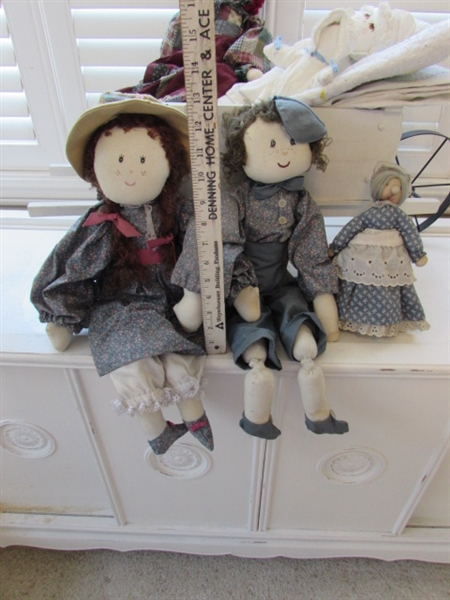 WHITE WAGON AND VINTAGE DOLLS