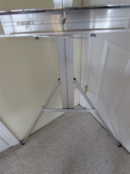 ALUMINUM ART EASEL, PALET AND ART