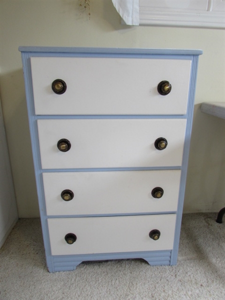 SMALL BLUE & WHITE DRESSER