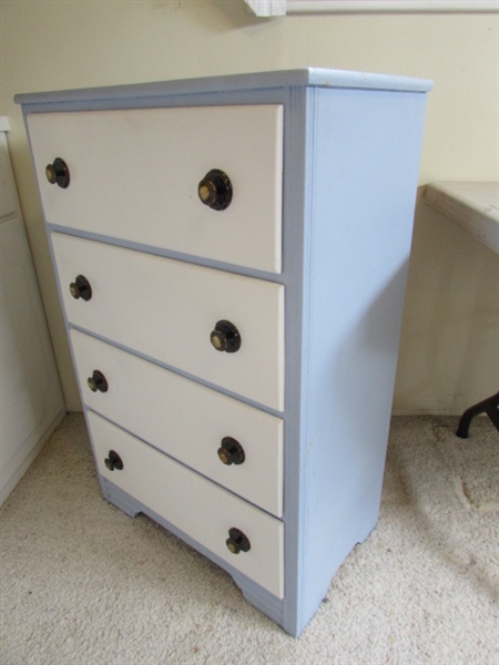 SMALL BLUE & WHITE DRESSER