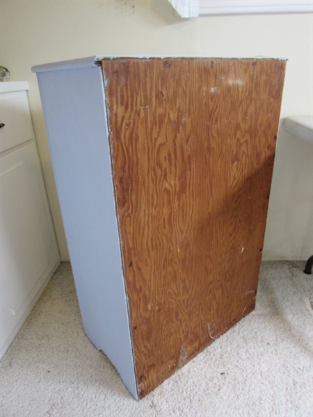 SMALL BLUE & WHITE DRESSER
