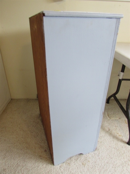 SMALL BLUE & WHITE DRESSER