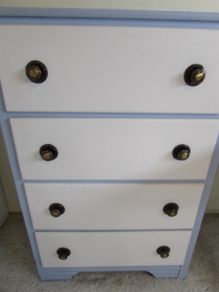 SMALL BLUE & WHITE DRESSER