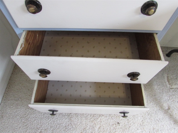 SMALL BLUE & WHITE DRESSER