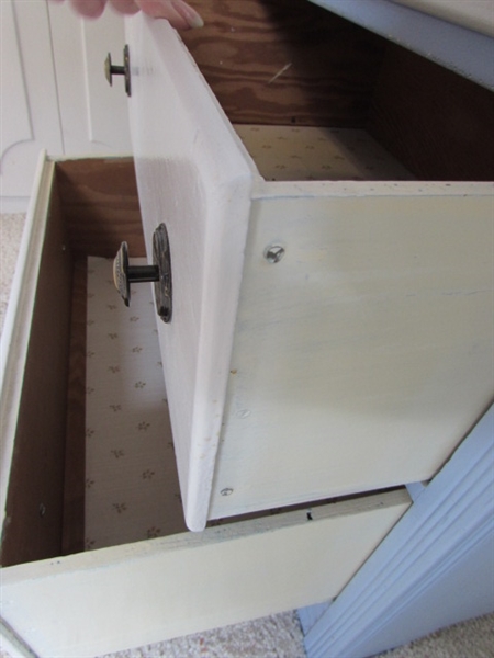 SMALL BLUE & WHITE DRESSER