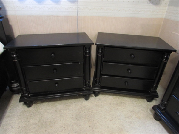 2 NIGHT STANDS