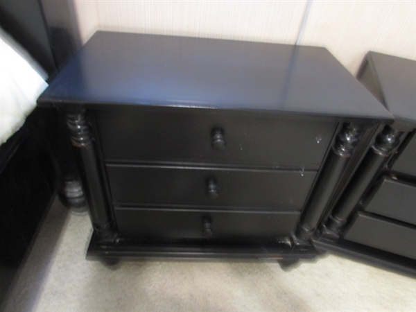 2 NIGHT STANDS