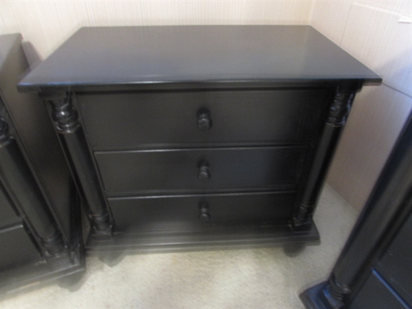 2 NIGHT STANDS