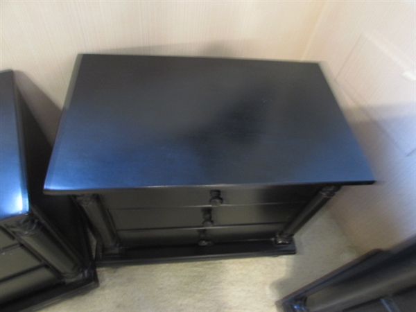 2 NIGHT STANDS