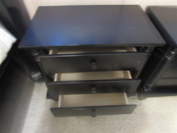 2 NIGHT STANDS