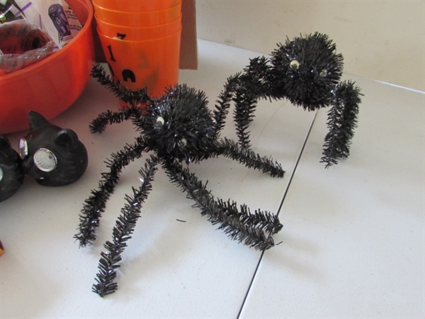 5' SKELETON & HALLOWEEN DECOR
