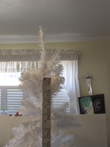 4' WHITE CHRISTMAS TREE, HANGING TREE W/LIGHTS, TINS, ETC