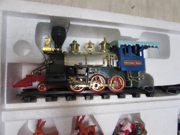 ANIMATED MUSICAL CHRISTMAS TRAIN