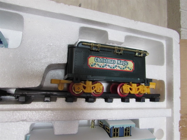 ANIMATED MUSICAL CHRISTMAS TRAIN