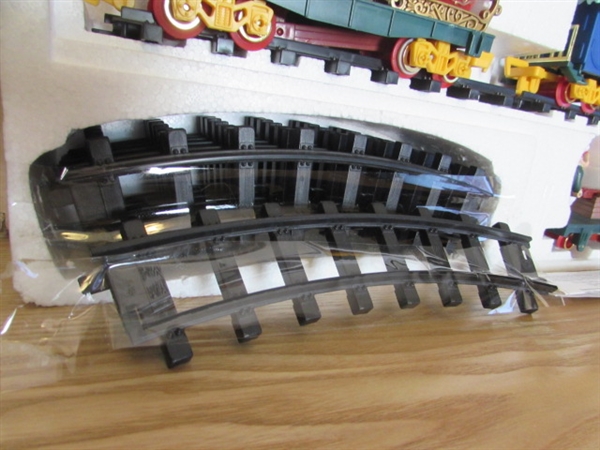 ANIMATED MUSICAL CHRISTMAS TRAIN
