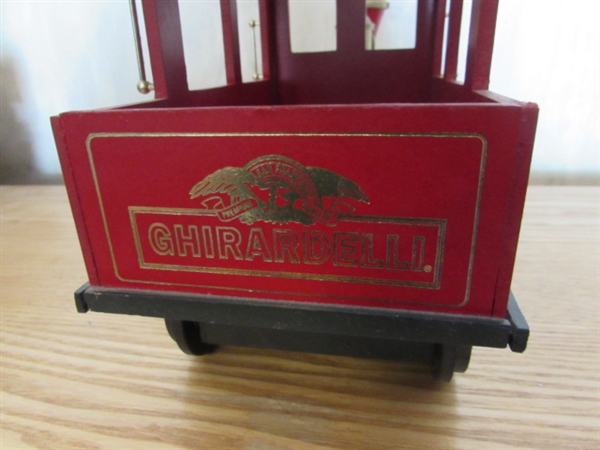 ANIMATED MUSICAL CHRISTMAS TRAIN