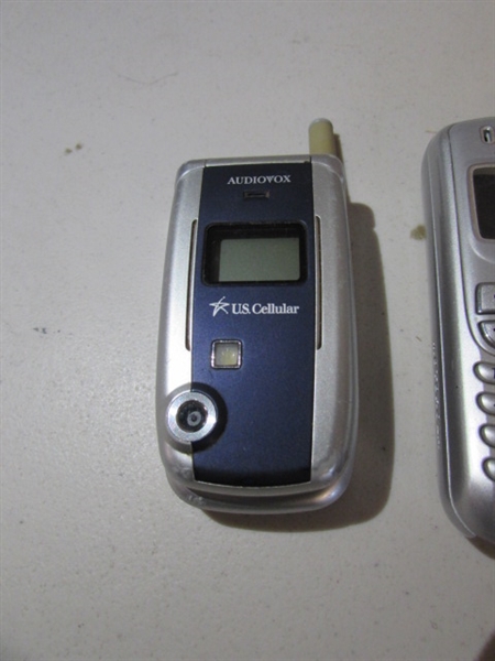 COLLECTION OF CELL PHONES - ANDROID & I PHONES