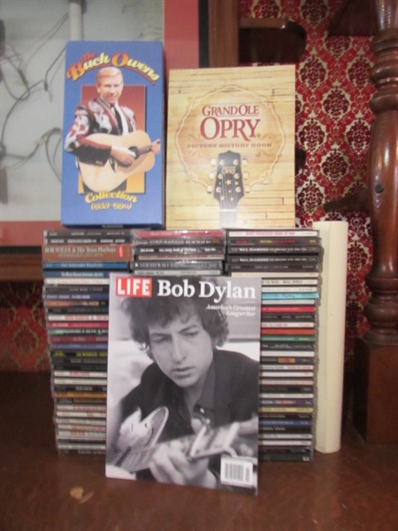 LARGE COLLECTION OF CD'S & MUSIC BOOKLETS