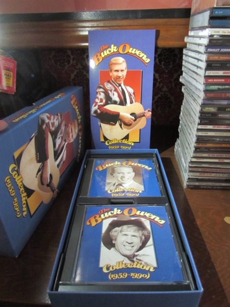 LARGE COLLECTION OF CD'S & MUSIC BOOKLETS