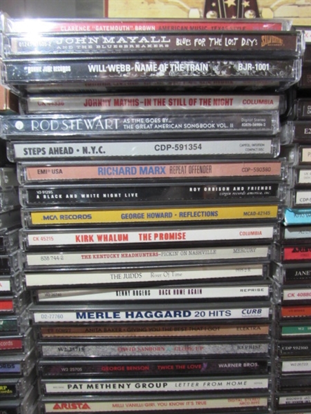 LARGE COLLECTION OF CD'S & MUSIC BOOKLETS