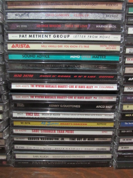 LARGE COLLECTION OF CD'S & MUSIC BOOKLETS
