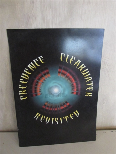 LARGE COLLECTION OF CD'S & MUSIC BOOKLETS