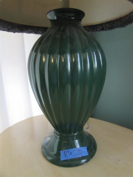 FRENCH STYLE PARLOR TABLE & CERAMIC TABLE LAMP