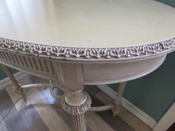 FRENCH STYLE PARLOR TABLE & CERAMIC TABLE LAMP