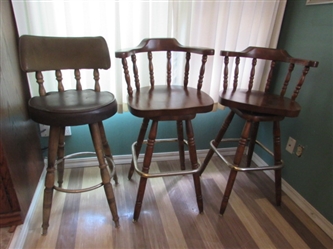 3 WOOD BARSTOOLS