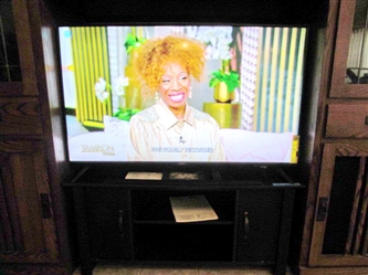 VIZIO 50" LED UHDTV W/ TV STAND & CONSOLE