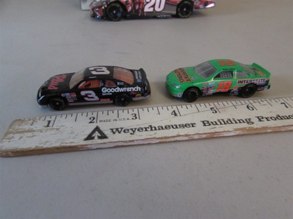 TONY STEWART 2005 MONTE CARLO DIECAST STOCK CAR