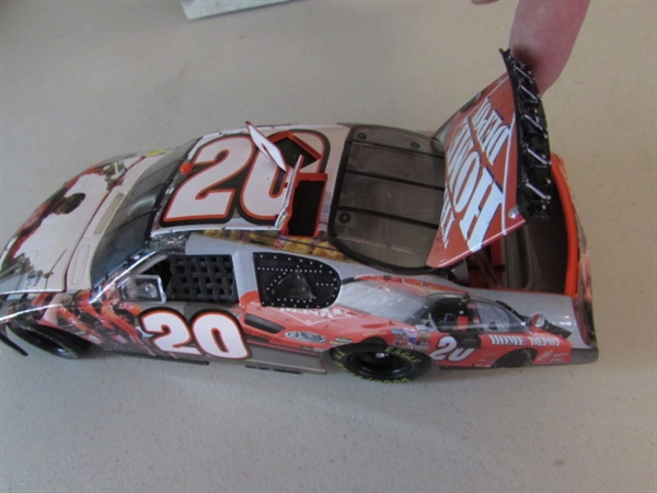 TONY STEWART 2005 MONTE CARLO DIECAST STOCK CAR
