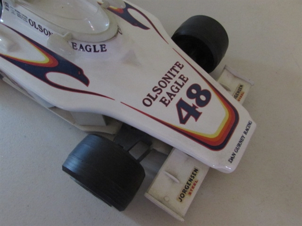 VINTAGE 1975 JIM BEAM OLSONITE EAGLE DECANTER