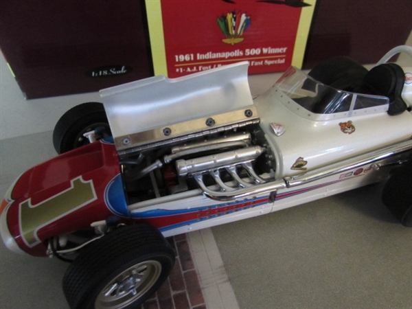 WATSON ROADSTER, SHERATON THOMPSON SPECIAL IN ACRYLIC CASE