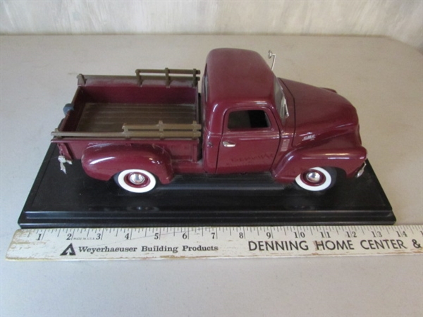 ROAD SIGNATURE 1950 GMC DIECAST PICK UP