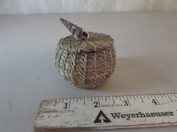 SOUTHWEST MINIATURE HAND WOVEN BASKET & DECOR