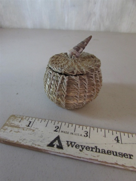SOUTHWEST MINIATURE HAND WOVEN BASKET & DECOR
