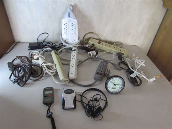 BOX OF ASSORTED ELECTRICAL EXTENSION CORDS & SURGE PROTECTORS