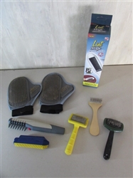 ASSORTED PET AND LINT BRUSHES