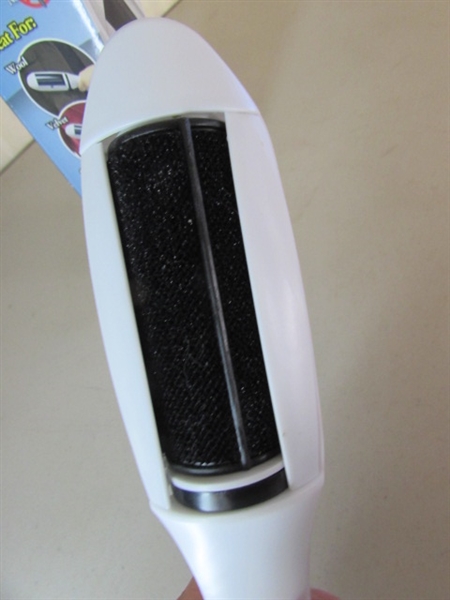 ASSORTED PET AND LINT BRUSHES