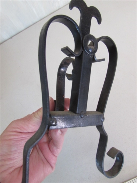 RUSTIC METAL WALL ART, COBBLER SHOE FORM & TRIVET