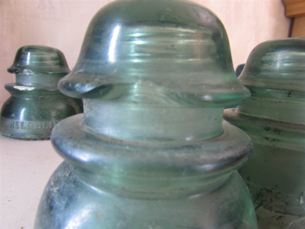 8 GLASS INSULATORS