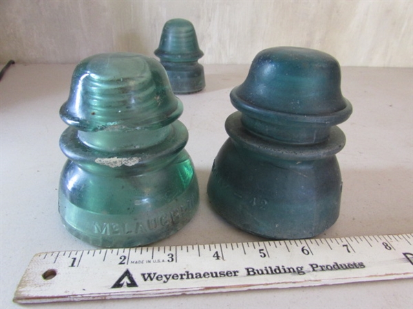 8 GLASS INSULATORS