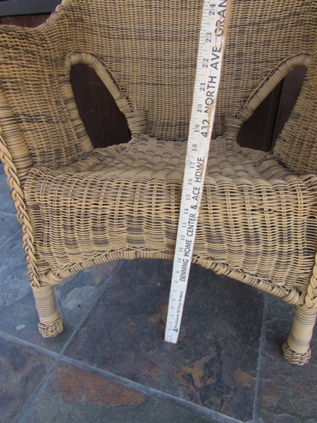 WICKER CHAIR & SIDE TABLE