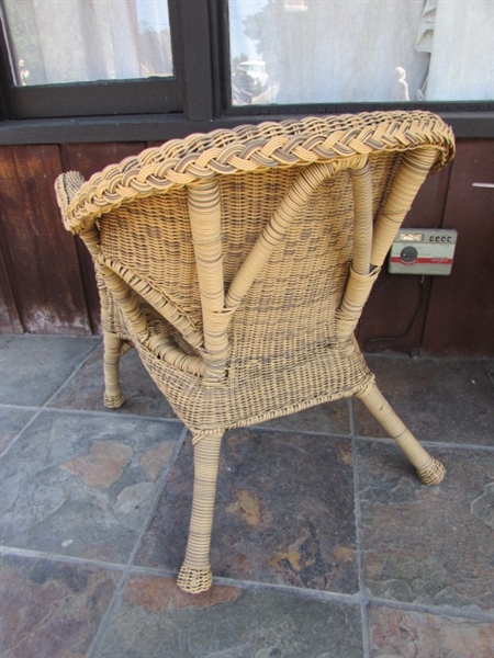 WICKER CHAIR & SIDE TABLE
