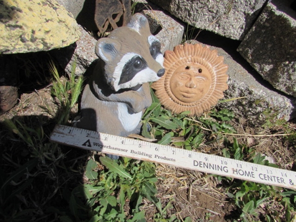 ASSORTED YARD DECOR