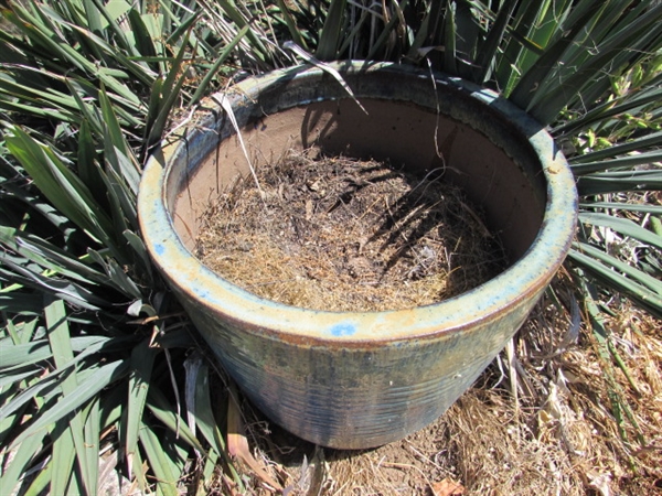 LARGE CERAMIC GLAZED OUTDOOR PLANTER